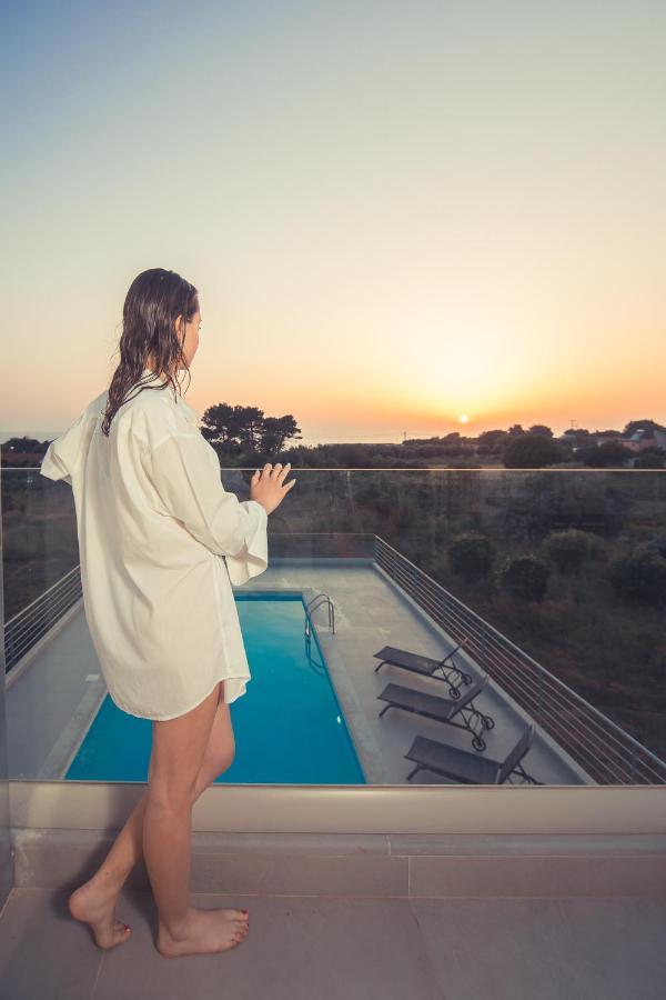 Io Luxury Pool & Hot Tub Suites Preveza Exterior foto